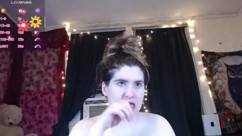 Snapshot of roxanneroulette chatting on 04-27-26, 04:32 Silver online show from 04-27-26, 04:32