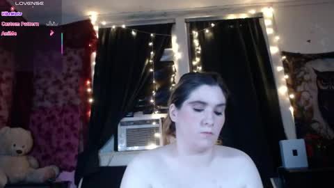 Snapshot of roxanneroulette chatting on 04-28-26, 03:22 Silver online show from 04-28-26, 03:22