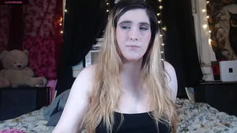 Snapshot of roxanneroulette chatting on 05-11-26, 02:39 Silver online show from 05-11-26, 02:39