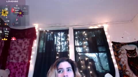 Snapshot of roxanneroulette chatting on 06-14-26, 03:58 Silver online show from 06-14-26, 03:58