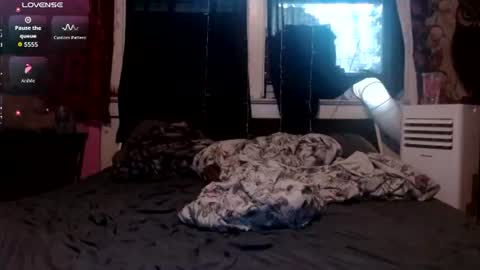 Snapshot of roxanneroulette chatting on 07-06-26, 02:36 Silver online show from 07-06-26, 02:36
