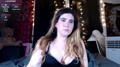 Snapshot of roxanneroulette chatting on 07-12-26, 04:03 Silver online show from 07-12-26, 04:03