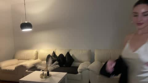 Snapshot of roxellesilvara chatting on 05-23-26, 09:52 Roxy online show from 05-23-26, 09:52