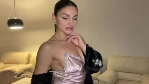 Snapshot of roxellesilvara chatting on 07-15-26, 11:32 Roxy online show from 07-15-26, 11:32