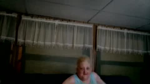 Snapshot of roxi7039 chatting on 03-10-26, 06:40 Roxi online show from 03-10-26, 06:40