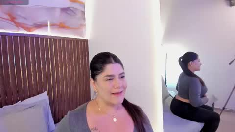 Roxie  online show from 11-24-25, 12:05