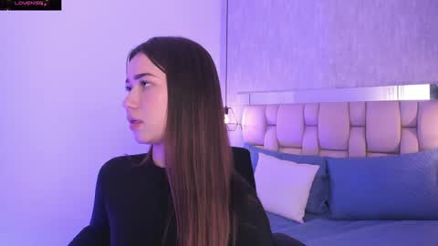 Roxie  online show from 02-09-25, 02:17