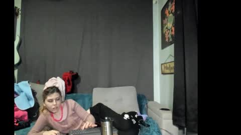 roxihazeleyes online show from 11-20-25, 11:15