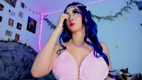 Snapshot of roxxystar_ chatting on 02-25-25, 02:03 Roxxane online show from 02-25-25, 02:03