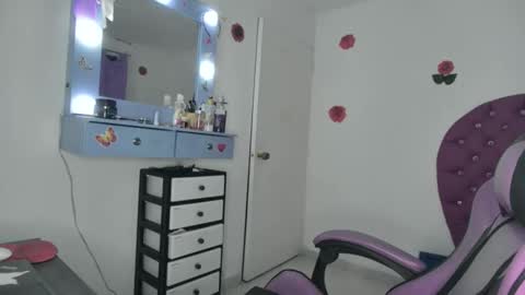 Roxy online show from 04-22-26, 02:25