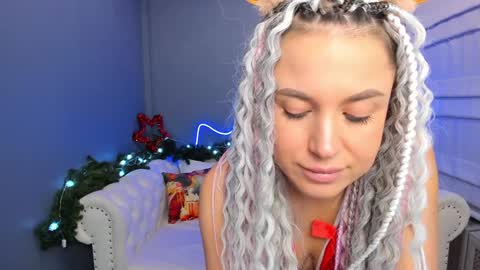 Snapshot of roxy_mars chatting on 12-27-24, 01:32 Roxy online show from 12-27-24, 01:32