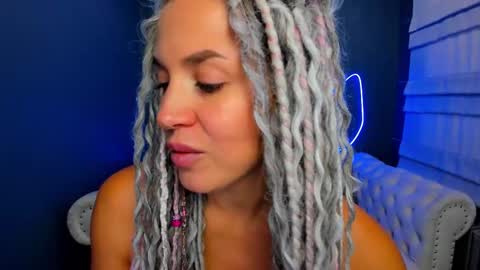Snapshot of roxy_mars chatting on 09-16-25, 02:01 Roxy online show from 09-16-25, 02:01