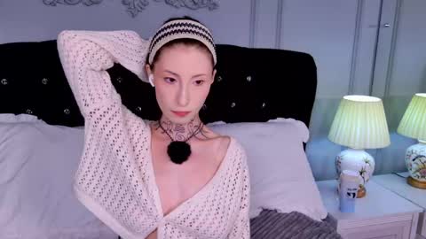 Snapshot of roxy_morrison_x chatting on 05-18-26, 03:35 roxanne online show from 05-18-26, 03:35