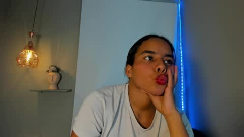 Snapshot of roxy_stone1 chatting on 05-30-26, 07:11 roxy_stone1 online show from 05-30-26, 07:11