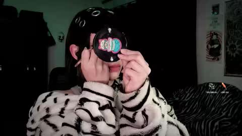 Roxy Independient model Help me to reach 50 thumbs up online show from 02-12-26, 12:49