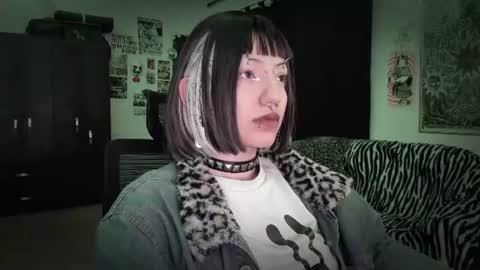 Roxy Independient model Help me to reach 50 thumbs up online show from 06-18-26, 12:55