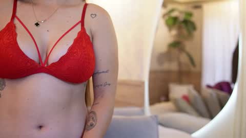 Snapshot of roxy_vega chatting on 10-06-25, 12:35 Roxy  online show from 10-06-25, 12:35