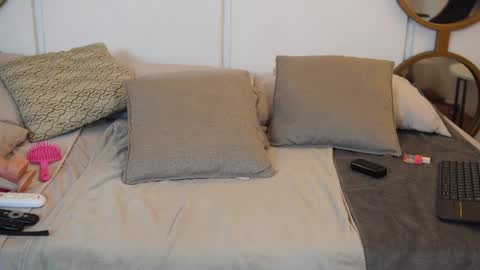 Snapshot of roxy_vega chatting on 10-24-25, 08:38 Roxy  online show from 10-24-25, 08:38