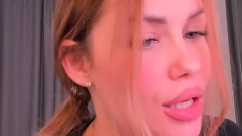 Snapshot of roxy_wet chatting on 02-20-25, 05:29 Roxy follow me online show from 02-20-25, 05:29