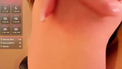 Snapshot of roxy_wet chatting on 03-01-25, 06:00 Roxy follow me online show from 03-01-25, 06:00