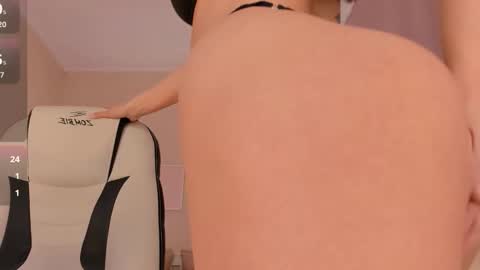 Roxy follow me online show from 11-23-25, 01:33