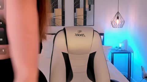 Snapshot of roxy_wet chatting on 05-14-26, 11:39 Roxy follow me online show from 05-14-26, 11:39