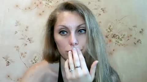 Snapshot of roxyfox18x chatting on 06-16-26, 07:33 roxyfox18x online show from 06-16-26, 07:33
