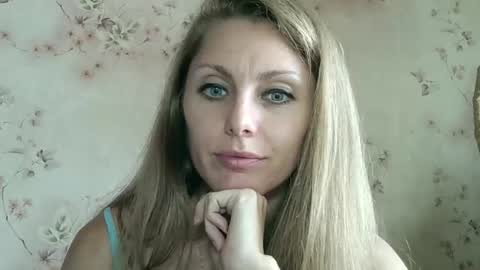 roxyfox18x01 online show from 10-29-25, 09:55