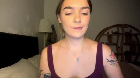Snapshot of roxysweetdream chatting on 06-26-26, 01:26 Roxy online show from 06-26-26, 01:26