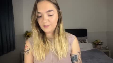 Snapshot of roxysweetdream chatting on 07-06-26, 03:03 Roxy online show from 07-06-26, 03:03