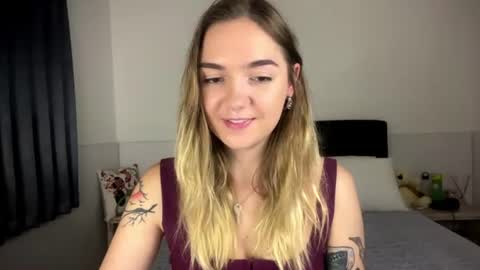 Snapshot of roxysweetdream chatting on 07-16-26, 03:29 Roxy online show from 07-16-26, 03:29