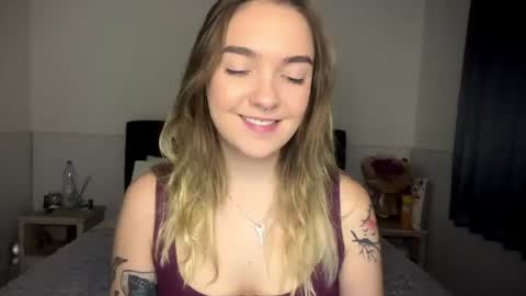 Snapshot of roxysweetdream chatting on 07-29-26, 03:21 Roxy online show from 07-29-26, 03:21