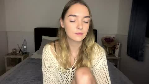 Snapshot of roxysweetdream chatting on 07-30-26, 03:00 Roxy online show from 07-30-26, 03:00