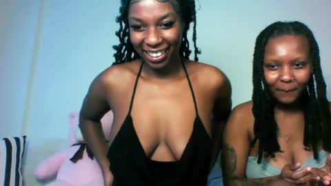 Snapshot of royal_petite10 chatting on 06-21-26, 11:35 kate online show from 06-21-26, 11:35
