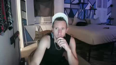 rtwood2577855654 online show from 04-25-26, 07:44