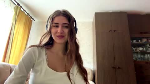 Mia online show from 07-24-26, 10:24