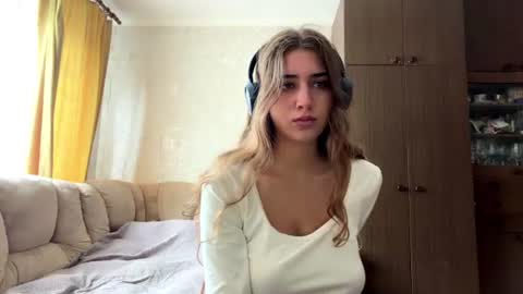 Mia online show from 07-27-26, 08:21