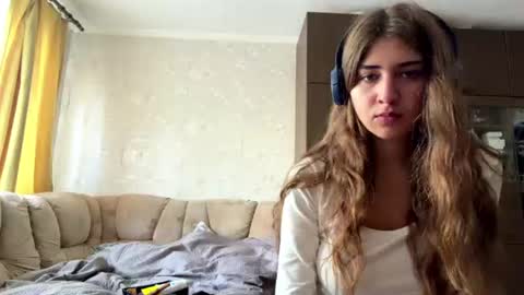 Mia online show from 07-31-26, 08:14