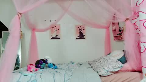 Snapshot of ruby_wren chatting on 09-29-25, 01:55 Ruby Wren online show from 09-29-25, 01:55