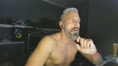 Snapshot of ruffi77 chatting on 01-15-25, 07:05 Chico que rico Caliente online show from 01-15-25, 07:05
