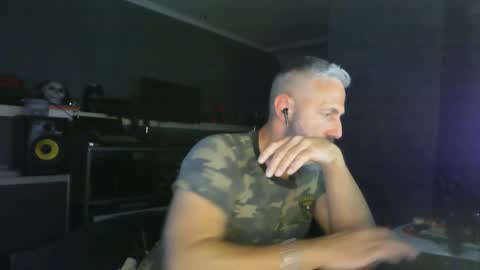 Snapshot of ruffi77 chatting on 03-12-25, 02:41 Chico que rico Caliente online show from 03-12-25, 02:41