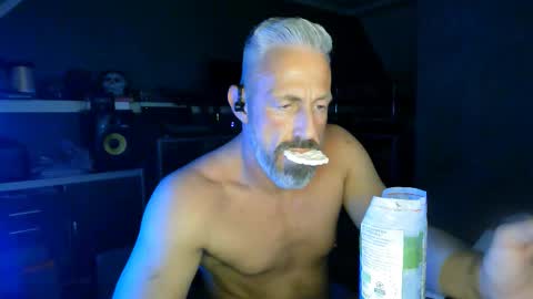 Snapshot of ruffi77 chatting on 09-26-25, 01:31 Chico que rico Caliente online show from 09-26-25, 01:31