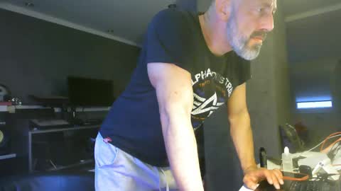Chico que rico Caliente online show from 05-02-26, 06:24