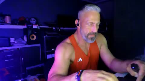 Chico que rico Caliente online show from 06-14-26, 02:24