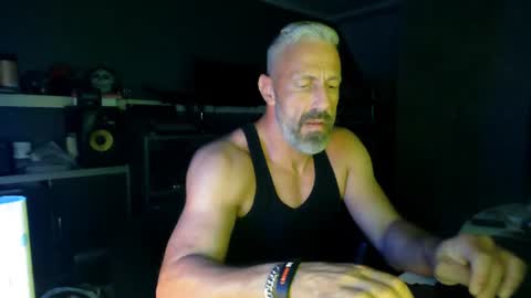Chico que rico Caliente online show from 06-14-26, 09:06