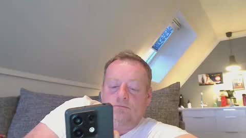 Snapshot of runepetter chatting on 10-19-25, 04:29 bignorwegian online show from 10-19-25, 04:29