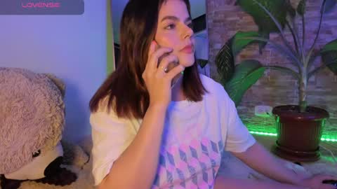 Snapshot of russcurley chatting on 12-04-24, 03:15 Lorenn online show from 12-04-24, 03:15