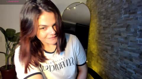 Snapshot of russcurley chatting on 12-22-24, 03:00 Lorenn online show from 12-22-24, 03:00