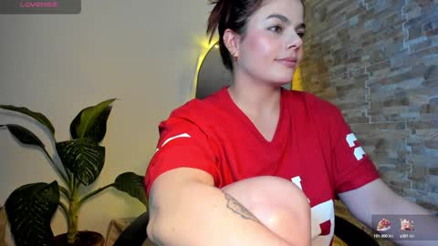 Snapshot of russcurley chatting on 12-26-24, 02:44 Lorenn online show from 12-26-24, 02:44