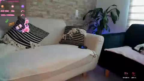 Snapshot of russcurley chatting on 02-21-25, 09:11 Lorenn online show from 02-21-25, 09:11
